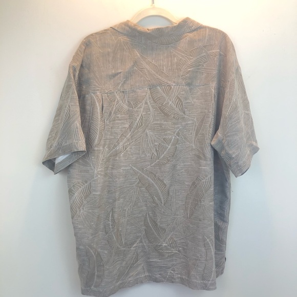 Island Shores | 100% Silk button down short sleeve - Picture 2 of 4